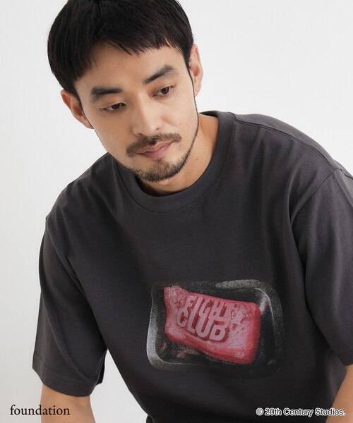 Right-on（ライトオン）の「【Right-on別注】ムービープリントTシャツ（Tシャツ/カットソー・レディース・ホワイト系1/チャコール/チャコールグレー/ライトグレー/ホワイト/ライトブルー・06/05/04）」の3枚目の写真