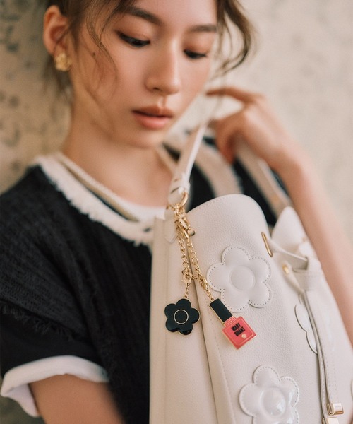 MARY QUANT(マリークワント)の「【MARY QUANT×VIS】デイジーアソートチャーム(チャーム・レディース・ブラック系その他/ブラック・FREE)」の17枚目の写真