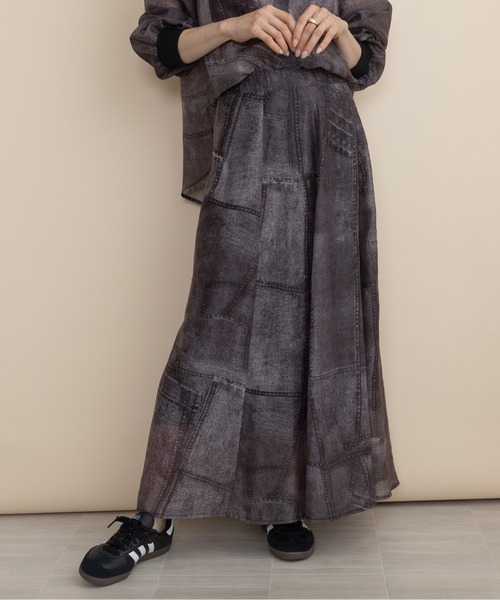 lodie(ロディ)の「【セットアップ可】デニム風シアープリント マキシスカート(スカート・レディース・ネイビー/ブラック・FREE)」の4枚目の写真