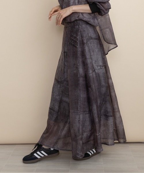 lodie(ロディ)の「【セットアップ可】デニム風シアープリント マキシスカート(スカート・レディース・ネイビー/ブラック・FREE)」の6枚目の写真