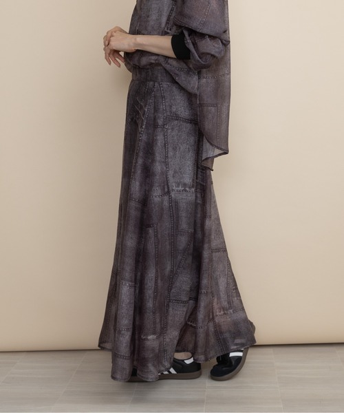 lodie(ロディ)の「【セットアップ可】デニム風シアープリント マキシスカート(スカート・レディース・ネイビー/ブラック・FREE)」の7枚目の写真
