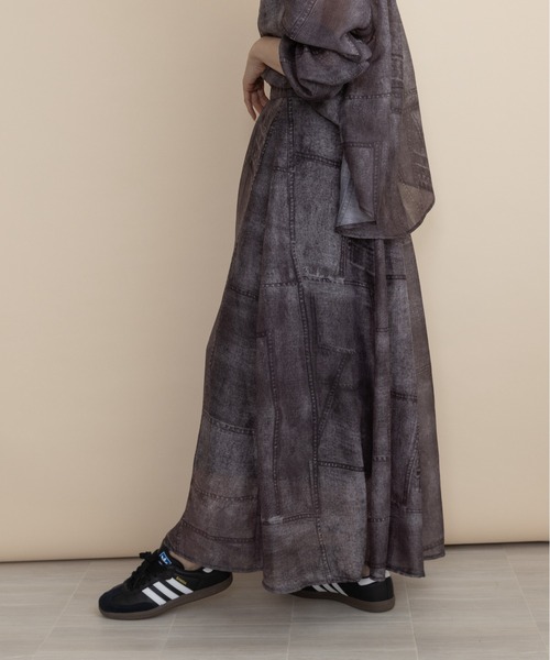 lodie(ロディ)の「【セットアップ可】デニム風シアープリント マキシスカート(スカート・レディース・ネイビー/ブラック・FREE)」の8枚目の写真
