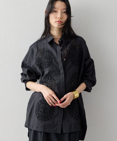 Dhritie（ドゥリティエ）の「【Dhritie】カットワークレースシャツ（シャツ/ブラウス・レディース・パープル/ブラック/アイボリー・FREE）」の6枚目の写真