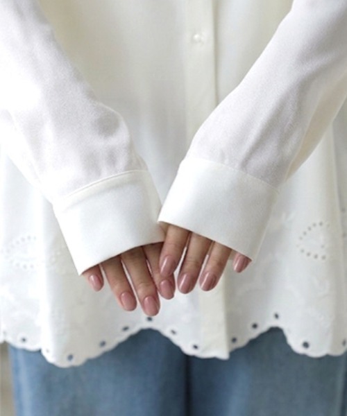 HUG.U(ハグユー)の「刺繍レースブラウス(シャツ/ブラウス・レディース・ブラック/ホワイト・FREE)」の4枚目の写真