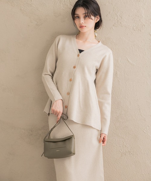 URBAN RESEARCH ROSSO WOMEN(アーバンリサーチ ロッソ)の「カシミヤシルク混ペプラムニットアップ(ニット/セーター・レディース・ブラック/ライトベージュ・FREE)」の1枚目の写真