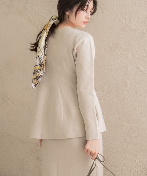URBAN RESEARCH ROSSO WOMEN(アーバンリサーチ ロッソ)の「カシミヤシルク混ペプラムニットアップ(ニット/セーター・レディース・ブラック/ライトベージュ・FREE)」の18枚目の写真