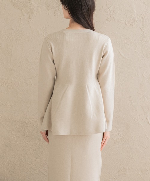 URBAN RESEARCH ROSSO WOMEN(アーバンリサーチ ロッソ)の「カシミヤシルク混ペプラムニットアップ(ニット/セーター・レディース・ブラック/ライトベージュ・FREE)」の19枚目の写真