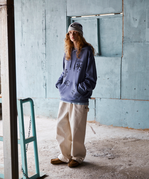 LMCの「STAMP GRAPHIC HOODIE charcoal(パーカー・レディース・その他・SMALL/MEDIUM/LARGE/X-LARGE)」の2枚目の写真