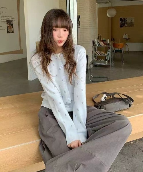 SHERU(シェル)の「ミニスター柄 フロントボタンニットカーディガン(ニット/セーター・レディース・グレー/ブラック/ホワイト・M)」の5枚目の写真