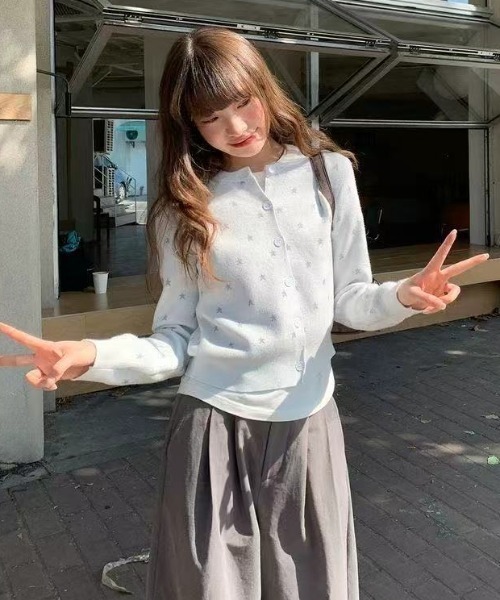 SHERU(シェル)の「ミニスター柄 フロントボタンニットカーディガン(ニット/セーター・レディース・グレー/ブラック/ホワイト・M)」の8枚目の写真