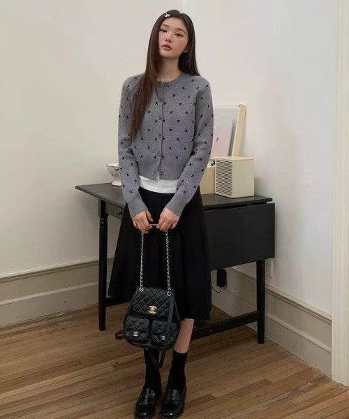 SHERU(シェル)の「ミニスター柄 フロントボタンニットカーディガン(ニット/セーター・レディース・グレー/ブラック/ホワイト・M)」の17枚目の写真