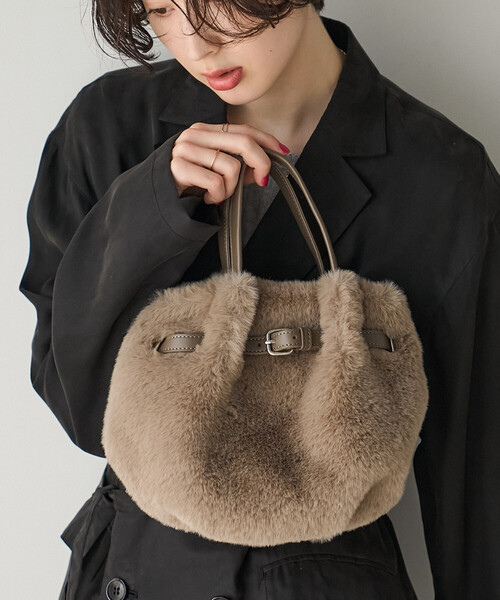 FREAK'S STORE(フリークスストア)の「ベルト付き ファーバッグ(ショルダーバッグ・レディース・ブラウン/ベージュ/ブラック・ONE SIZE)」の3枚目の写真