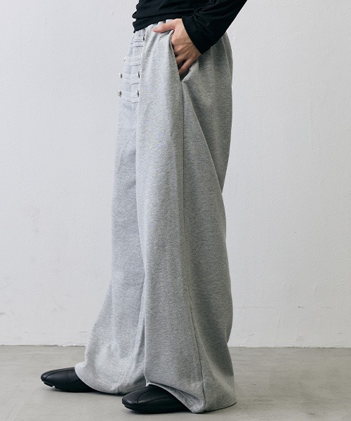 Shoowtime（ショウタイム）の「Military Napoleon Button Wide Sweatpants / ミリタリー ナポレオンボタン ワイドスウェットパンツ（スウェットパンツ・メンズ・ブラック/グレー・MEDIUM/LARGE/X-LARGE/SMALL）」の16枚目の写真