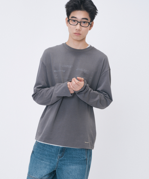 MISEKISEOUL MEN(ミセキソウルメンズ)の「Typo layout long sleeve CHARCOAL(Tシャツ/カットソー・メンズ・その他・1/2/3)」の1枚目の写真