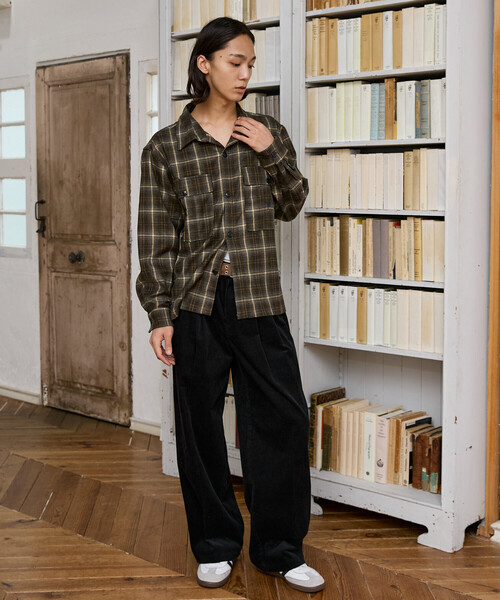Dickies(ディッキーズ)の「Dickies × PUBLUX/ディッキーズ 別注 タック ワイド コーデュロイ ワークパンツ 限定展開(その他パンツ・メンズ・ベージュ/ブラック/ブラウン・SMALL/LARGE/MEDIUM)」の6枚目の写真