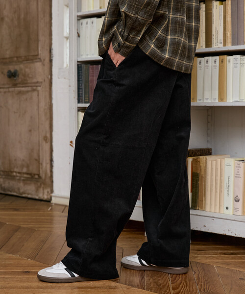 Dickies(ディッキーズ)の「Dickies × PUBLUX/ディッキーズ 別注 タック ワイド コーデュロイ ワークパンツ 限定展開(その他パンツ・メンズ・ベージュ/ブラック/ブラウン・SMALL/LARGE/MEDIUM)」の9枚目の写真