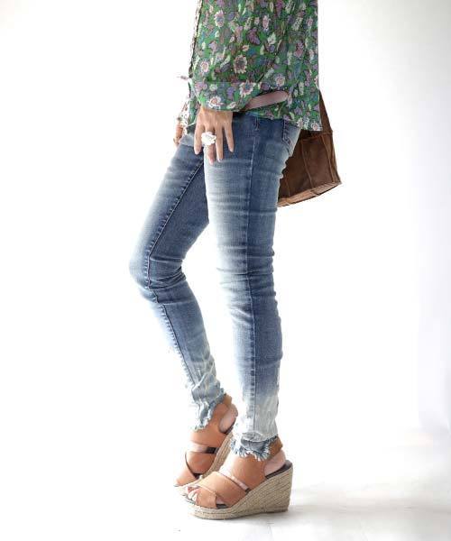 antiqua（アンティカ）の「スキニーダメージデニム（デニムパンツ・レディース・ブルー系その他・S/M/L）」の3枚目の写真
