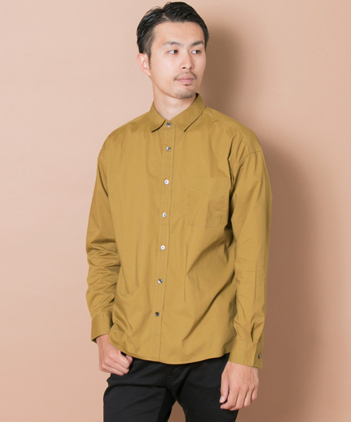 URBAN RESEARCH(アーバンリサーチ)の「UR STRETCH COMFORT SHIRT(シャツ/ブラウス・メンズ・ホワイト/キャメル/ブラック/カーキ・MEDIUM/LARGE)」の1枚目の写真