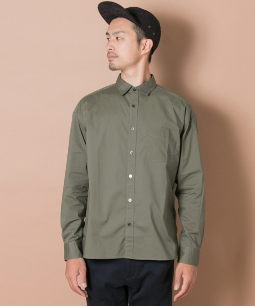 URBAN RESEARCH(アーバンリサーチ)の「UR STRETCH COMFORT SHIRT(シャツ/ブラウス・メンズ・ホワイト/キャメル/ブラック/カーキ・MEDIUM/LARGE)」の5枚目の写真