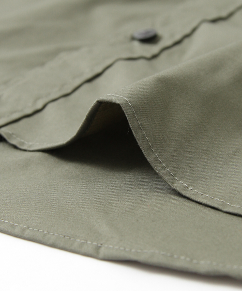 URBAN RESEARCH(アーバンリサーチ)の「UR STRETCH COMFORT SHIRT(シャツ/ブラウス・メンズ・ホワイト/キャメル/ブラック/カーキ・MEDIUM/LARGE)」の9枚目の写真