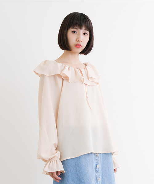 MERLOT（メルロー）の「ジョーゼットラッフルオフショルブラウス582-9527（シャツ/ブラウス・レディース・ベージュ/ネイビー/ホワイト/ピンク・FREE）」の4枚目の写真