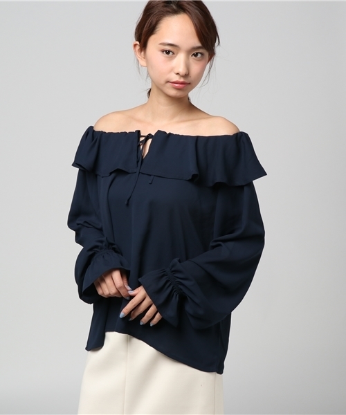 MERLOT（メルロー）の「ジョーゼットラッフルオフショルブラウス582-9527（シャツ/ブラウス・レディース・ベージュ/ネイビー/ホワイト/ピンク・FREE）」の16枚目の写真