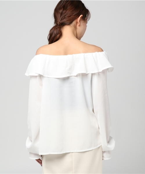 MERLOT（メルロー）の「ジョーゼットラッフルオフショルブラウス582-9527（シャツ/ブラウス・レディース・ベージュ/ネイビー/ホワイト/ピンク・FREE）」の7枚目の写真