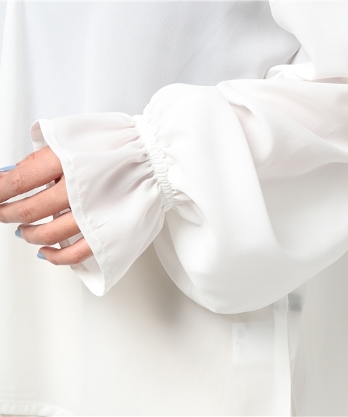 MERLOT（メルロー）の「ジョーゼットラッフルオフショルブラウス582-9527（シャツ/ブラウス・レディース・ベージュ/ネイビー/ホワイト/ピンク・FREE）」の9枚目の写真