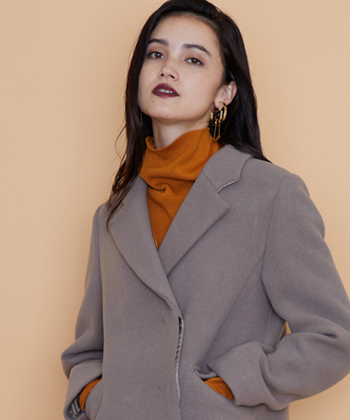 UNITED TOKYO（ユナイテッドトウキョウ）の「ショートチェスターコート