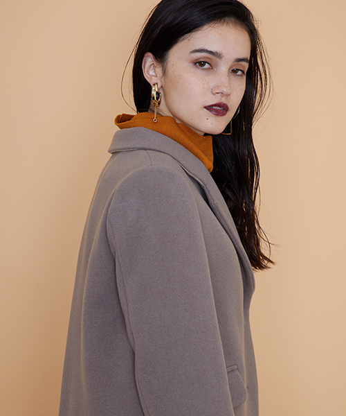 UNITED TOKYO（ユナイテッドトウキョウ）の「ショートチェスターコート