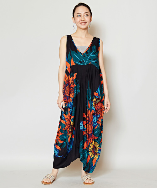 チャイハネ(チャイハネ)の「【チャイハネ】ヴィンテージアロハ柄ノースリーブワンピース(ワンピース・レディース・ホワイト/ブラック/ベージュ・FREE)」の1枚目の写真