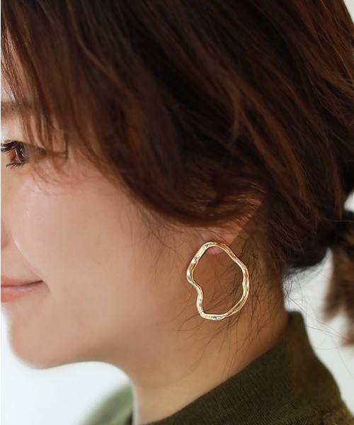 TODAYFUL（トゥデイフル）の「ラウンドフレームピアス（ピアス（両耳用）・レディース・シルバー/ゴールド・FREE）」の2枚目の写真