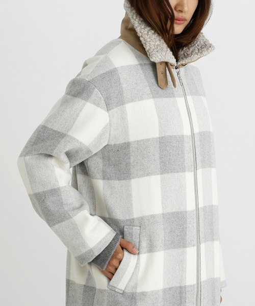 Munich（ミューニック）の「バッファローチェック衿ボア切替えボンバーコート（その他アウター・レディース・ライトグレー・S/XS）」の5枚目の写真