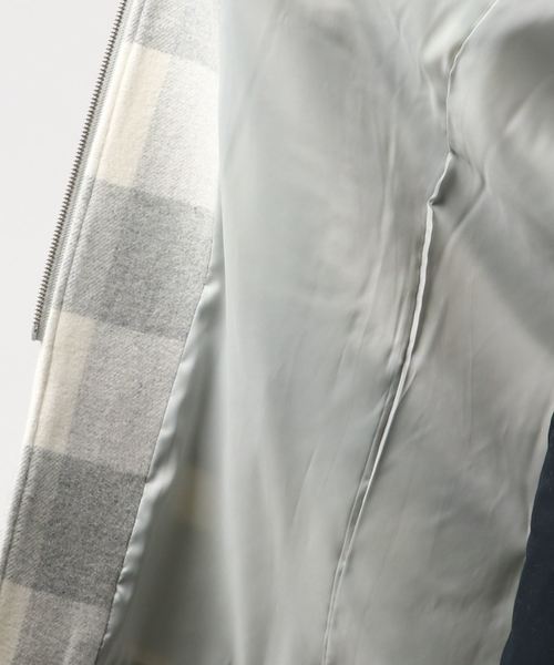 Munich（ミューニック）の「バッファローチェック衿ボア切替えボンバーコート（その他アウター・レディース・ライトグレー・S/XS）」の7枚目の写真