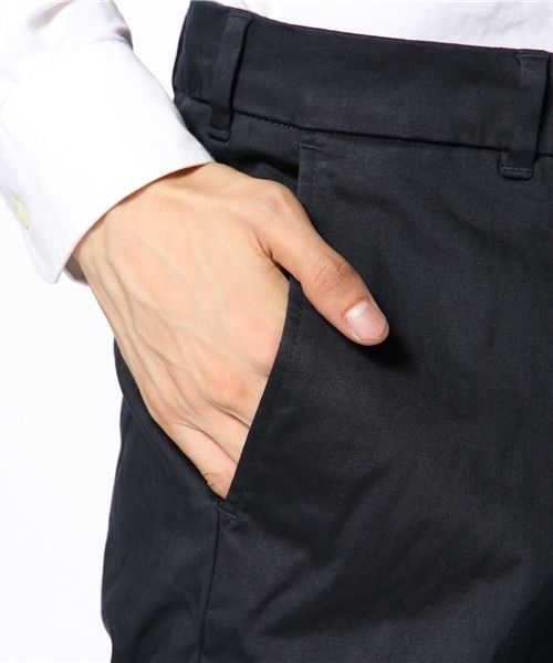 NANO universe(ナノユニバース)の「Tapered Trousers(チノパンツ・メンズ・ベージュ/カーキ/ダークブルー・44/46/48/50)」の8枚目の写真