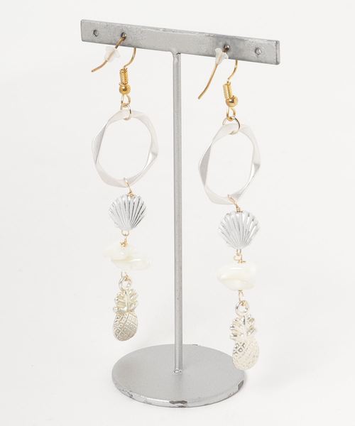 tone(トーン)の「【Lira jewelry】ホワイトシェル ピアス(ピアス(両耳用)・レディース・ゴールド・FREE)」の2枚目の写真