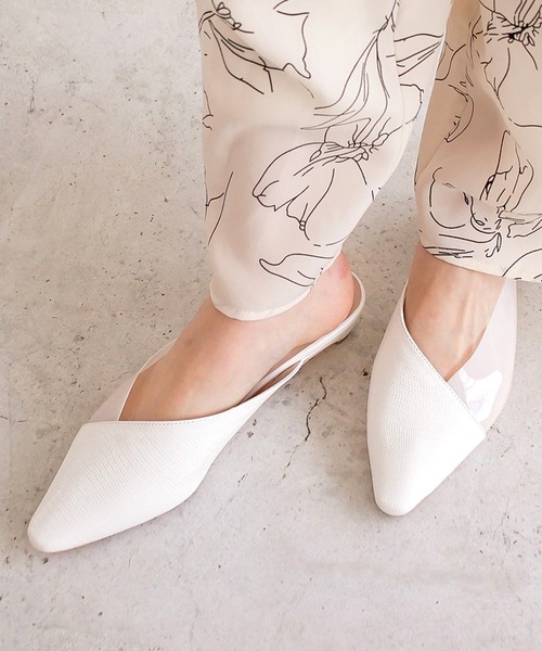 AmiAmi（アミアミ）の「Vカットミュールサンダル（サンダル・レディース・ブラック/グレイッシュベージュ/パイソン/ブラウン/ブラック系その他/チョコ/ブラウン系その他/ホワイト系その他/ベージュ系その他/アイボリー/グリーン/オートミール/ナチュラル/ブラック系その他2/キャメル/チェック/ブラウン系その他2/シルバー/ブラック×ブラック/ホワイト×ホワイト・L/LL/M/S）」の3枚目の写真