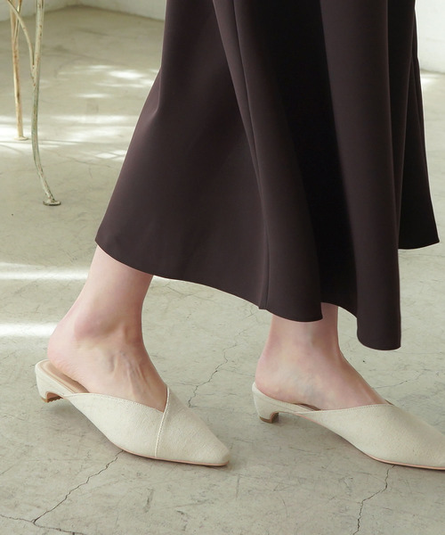 AmiAmi（アミアミ）の「Vカットミュールサンダル（サンダル・レディース・ブラック/グレイッシュベージュ/パイソン/ブラウン/ブラック系その他/チョコ/ブラウン系その他/ホワイト系その他/ベージュ系その他/アイボリー/グリーン/オートミール/ナチュラル/ブラック系その他2/キャメル/チェック/ブラウン系その他2/シルバー/ブラック×ブラック/ホワイト×ホワイト・L/LL/M/S）」の13枚目の写真