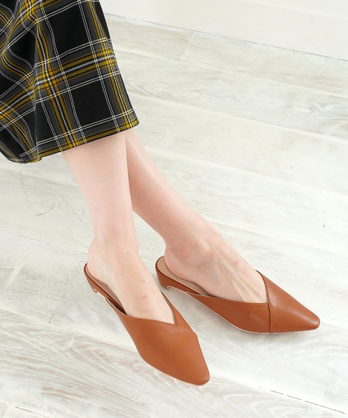 AmiAmi（アミアミ）の「Vカットミュールサンダル（サンダル・レディース・ブラック/グレイッシュベージュ/パイソン/ブラウン/ブラック系その他/チョコ/ブラウン系その他/ホワイト系その他/ベージュ系その他/アイボリー/グリーン/オートミール/ナチュラル/ブラック系その他2/キャメル/チェック/ブラウン系その他2/シルバー/ブラック×ブラック/ホワイト×ホワイト・L/LL/M/S）」の17枚目の写真