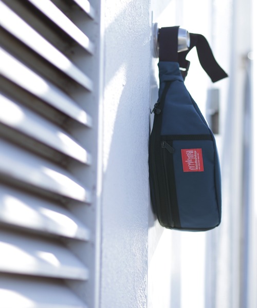 Manhattan Portage(マンハッタンポーテージ)の「Manhattan Portage/マンハッタンポーテージ WEST ボディバッグ/B1101 ウエストバッグ(ボディバッグ/ウエストポーチ・メンズ・ブラック/パープル/ネイビー/グレー/レッド/グリーン・FREE)」の5枚目の写真