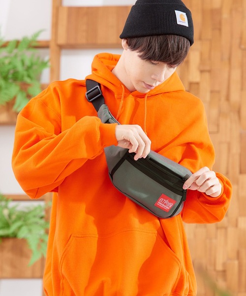 Manhattan Portage(マンハッタンポーテージ)の「Manhattan Portage/マンハッタンポーテージ WEST ボディバッグ/B1101 ウエストバッグ(ボディバッグ/ウエストポーチ・メンズ・ブラック/パープル/ネイビー/グレー/レッド/グリーン・FREE)」の3枚目の写真