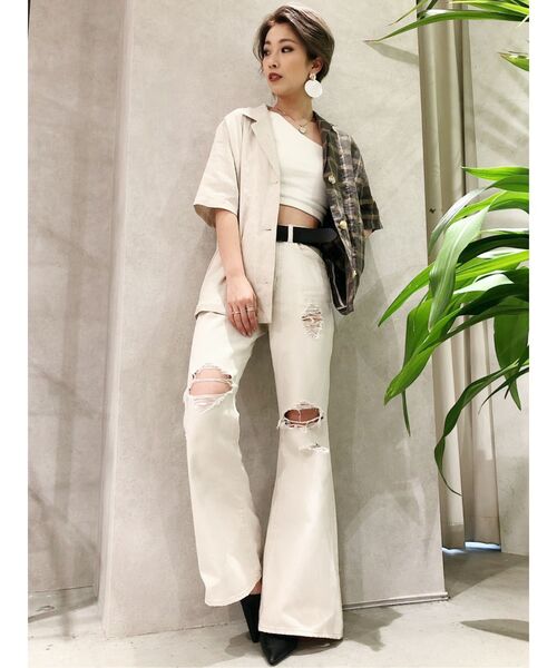 GYDA（ジェイダ）の「KNEEダメージベルボトムデニムパンツ（デニムパンツ・レディース・アイボリー/ブルー/ライトブルー・X-SMALL/SMALL/MEDIUM）」の14枚目の写真