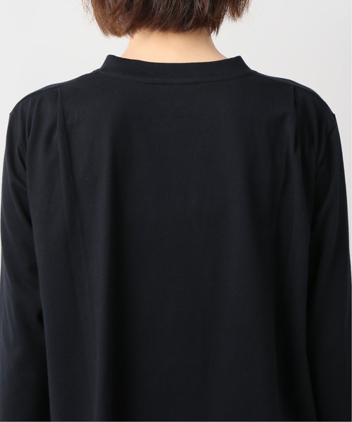 La TOTALITE(ラトータリテ)の「サイドスリットプルオーバー(Tシャツ/カットソー・レディース・チャコールグレー/ブラック/ベージュ/ウッド・FREE)」の12枚目の写真