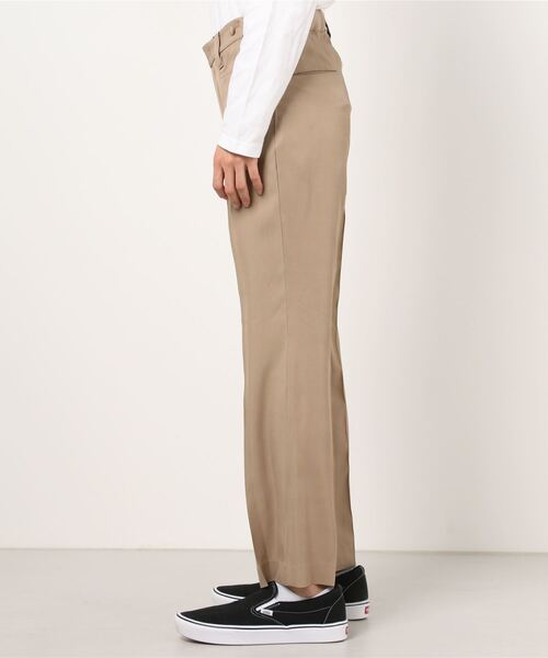 KAZUYUKI KUMAGAI ATTACHMENT(カズユキクマガイアタッチメント)の「VISCOSE TWILL STRAIGHT FIT TROUSERS(スラックス・メンズ・ブラック/ベージュ・3/1/2)」の9枚目の写真