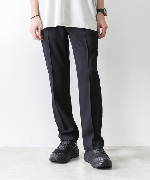 KAZUYUKI KUMAGAI ATTACHMENT(カズユキクマガイアタッチメント)の「VISCOSE TWILL STRAIGHT FIT TROUSERS(スラックス・メンズ・ブラック/ベージュ・3/1/2)」の2枚目の写真