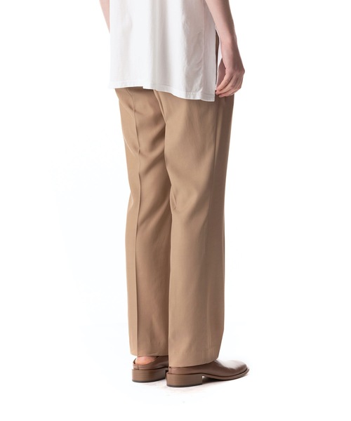 KAZUYUKI KUMAGAI ATTACHMENT(カズユキクマガイアタッチメント)の「VISCOSE TWILL STRAIGHT FIT TROUSERS(スラックス・メンズ・ブラック/ベージュ・3/1/2)」の4枚目の写真