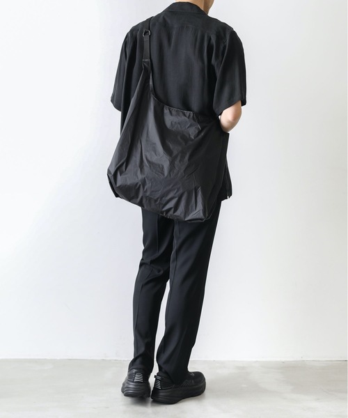KAZUYUKI KUMAGAI ATTACHMENT(カズユキクマガイアタッチメント)の「VISCOSE TWILL STRAIGHT FIT TROUSERS(スラックス・メンズ・ブラック/ベージュ・3/1/2)」の14枚目の写真