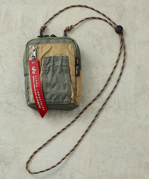 Alpha Industries（アルファインダストリーズ）の「【ユニセックス】コーデュラ ポケットサコッシュ ポーチ（ショルダーバッグ・メンズ・ブラック/グリーン/マルチ/グレー・FREE）」の4枚目の写真