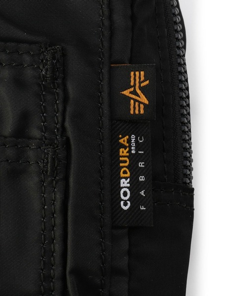 Alpha Industries（アルファインダストリーズ）の「【ユニセックス】コーデュラ ポケットサコッシュ ポーチ（ショルダーバッグ・メンズ・ブラック/グリーン/マルチ/グレー・FREE）」の11枚目の写真