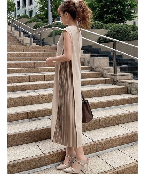 RESEXXY（リゼクシー）の「プリーツレイヤードワンピース（ワンピース・レディース・ブラック/ベージュ/オレンジ・FREE）」の4枚目の写真